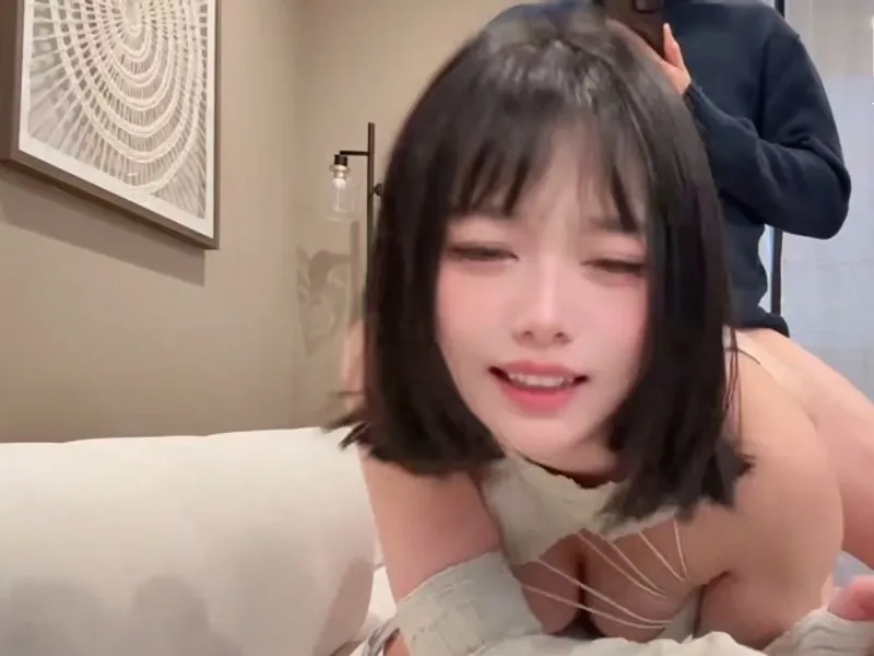 Chị họ dễ thương rủ em trai cowgirl đầy gợi cảm.